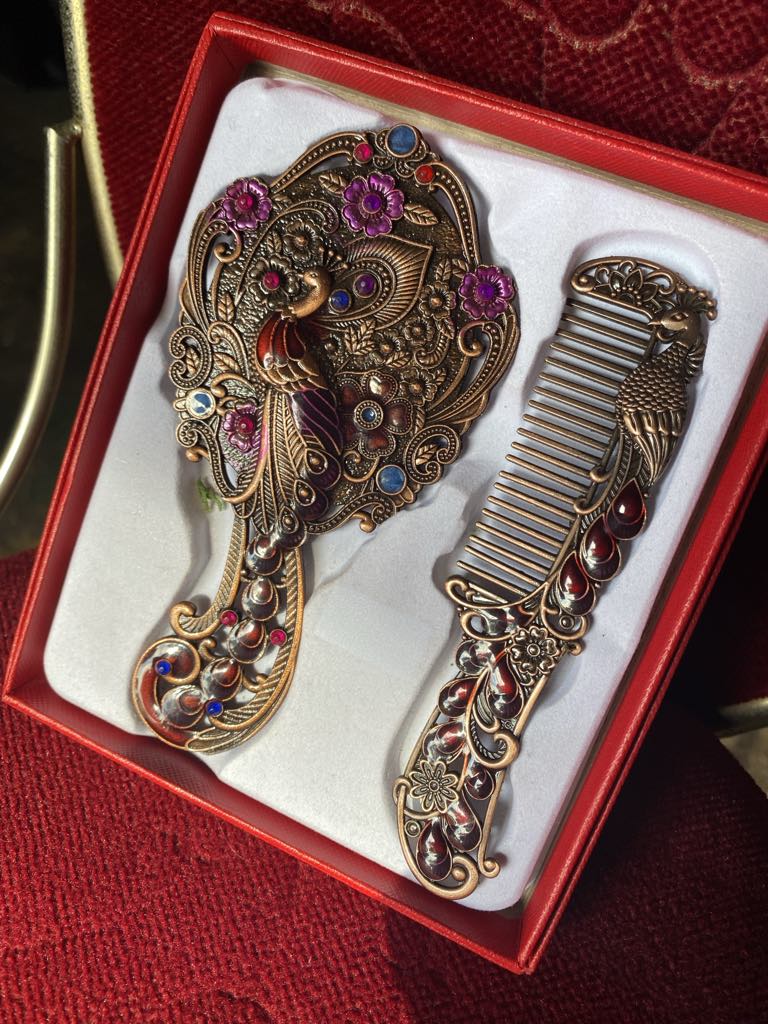 Ornate Handheld Mirror & Comb Set 14cm