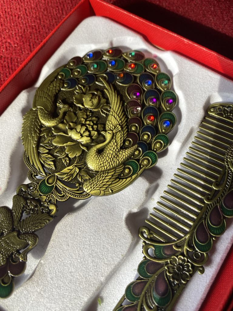 Ornate Handheld Mirror & Comb Set 14cm