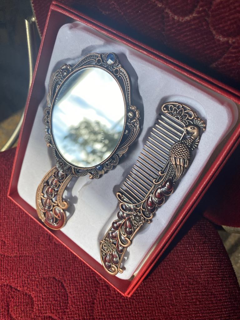 Ornate Handheld Mirror & Comb Set 14cm
