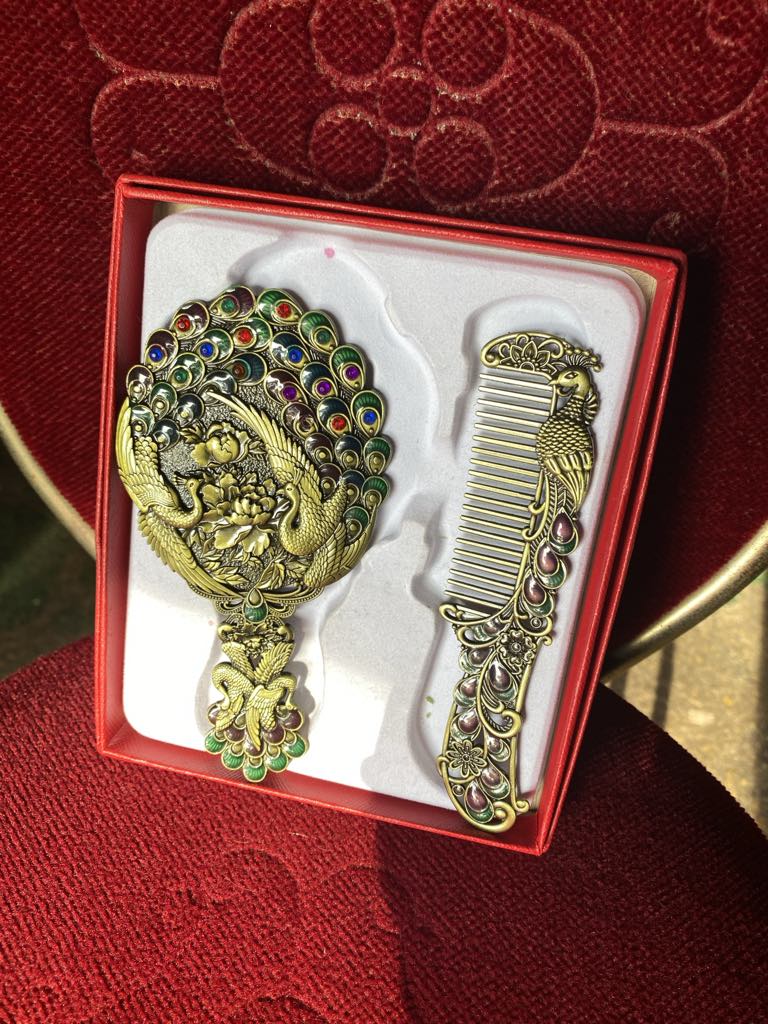 Ornate Handheld Mirror & Comb Set 14cm
