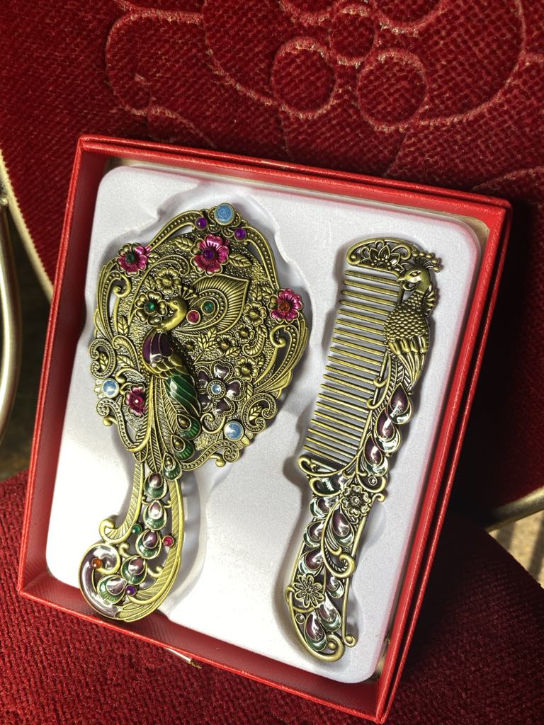 Ornate Handheld Mirror & Comb Set 14cm