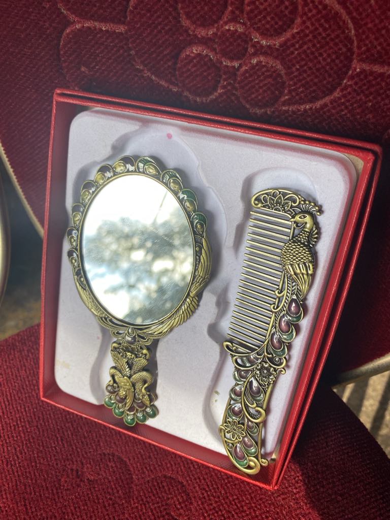 Ornate Handheld Mirror & Comb Set 14cm