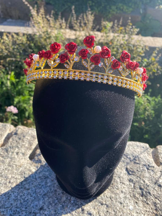 Queen’s Crown with Red Roses – 15.5cm