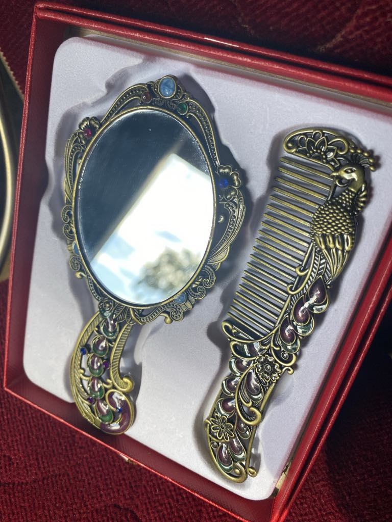 Ornate Handheld Mirror & Comb Set 14cm